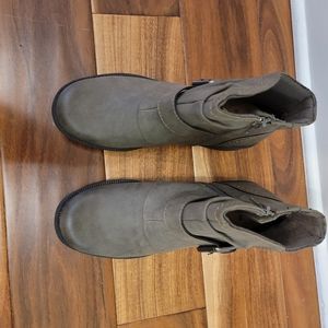 NWT Boots